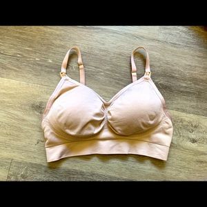 A pea in the pod- small nude